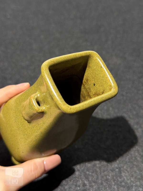 清雍正 茶叶末釉小贯耳瓶 - 图6